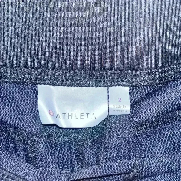 Athleta Navy blue cuffed shorts - Picture 3 of 3